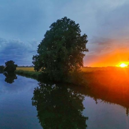 Ferienglueck An Der Nordsee Buche Deine Erdgeschoss-Ferienwohnung Mit Kamin Terrasse Und Eingezaeuntem Garten Fuer Unvergessliche Auszeiten Altfunnixsiel 外观 照片