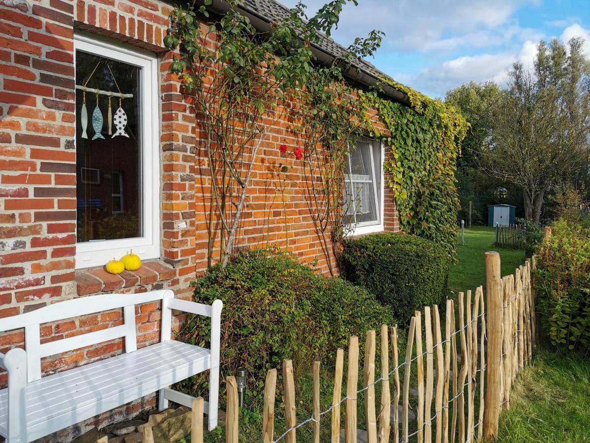 Ferienglueck An Der Nordsee Buche Deine Erdgeschoss-Ferienwohnung Mit Kamin Terrasse Und Eingezaeuntem Garten Fuer Unvergessliche Auszeiten Altfunnixsiel 外观 照片