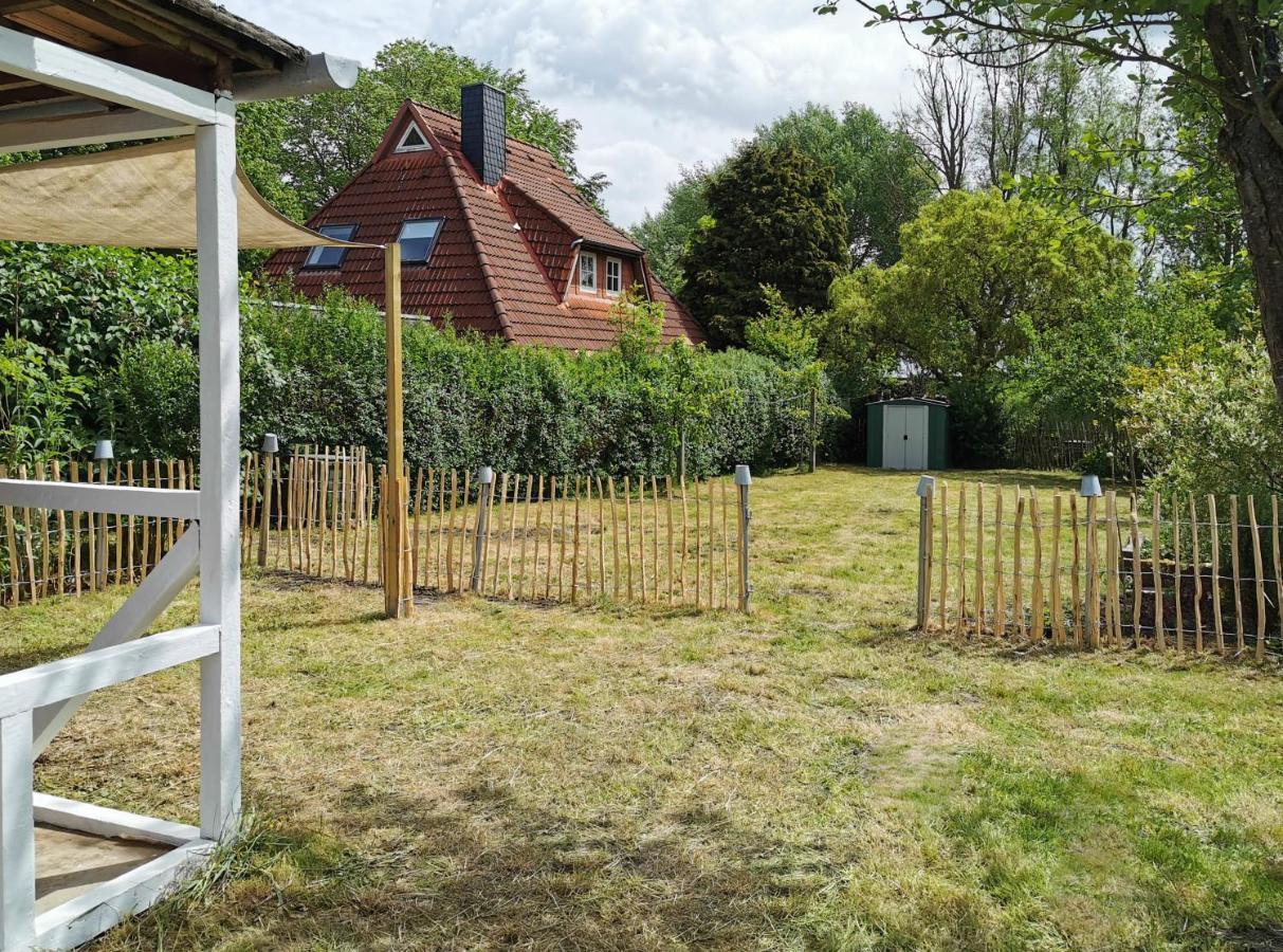 Ferienglueck An Der Nordsee Buche Deine Erdgeschoss-Ferienwohnung Mit Kamin Terrasse Und Eingezaeuntem Garten Fuer Unvergessliche Auszeiten Altfunnixsiel 外观 照片