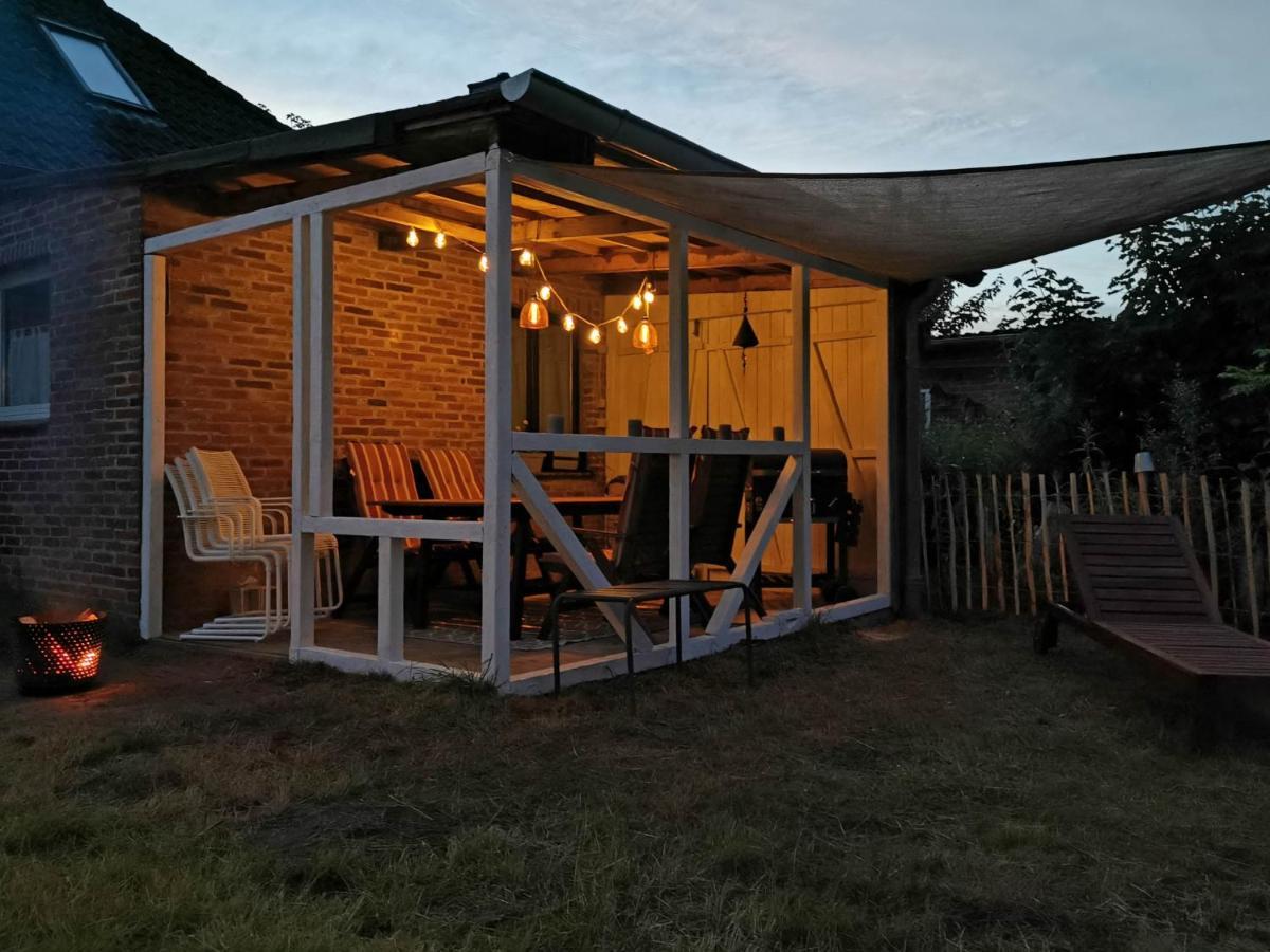 Ferienglueck An Der Nordsee Buche Deine Erdgeschoss-Ferienwohnung Mit Kamin Terrasse Und Eingezaeuntem Garten Fuer Unvergessliche Auszeiten Altfunnixsiel 外观 照片